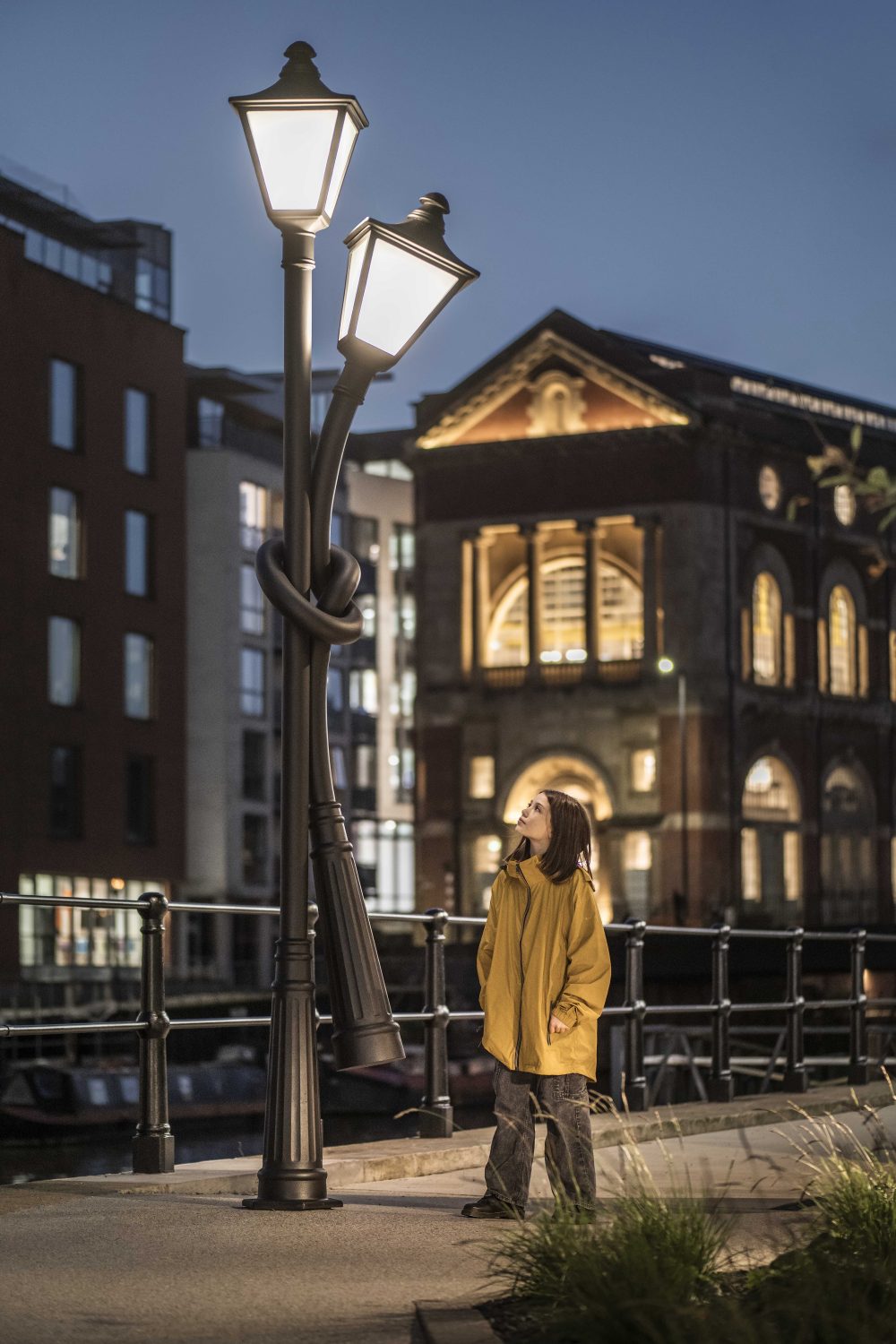 A8 First kiss at last light Alex Chinneck Photography by Charles Emerson